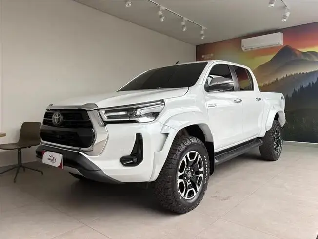HILUX 2.8 D-4D TURBO DIESEL CD SRX PLUS 4X4 AUTOMÁTICO