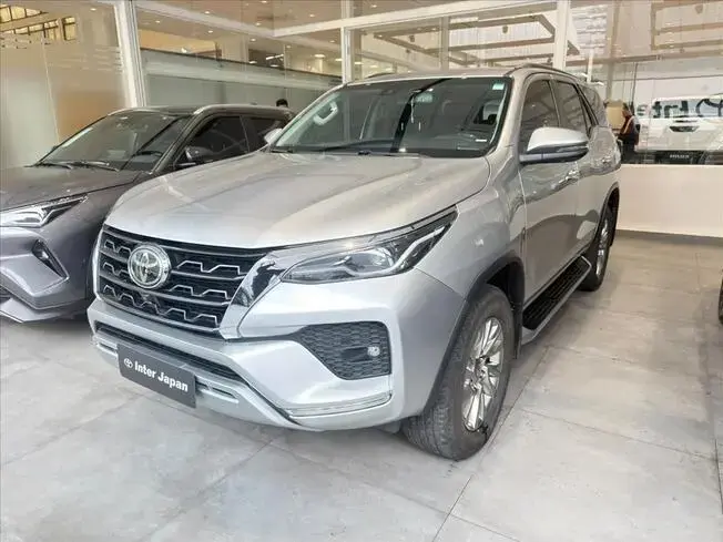 Toyota HILUX SW4 2.8 D-4D TURBO DIESEL SRX 4X4 AUTOMÁTICO