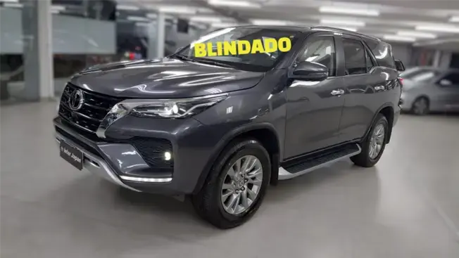 Toyota HILUX SW4 2.8 D-4D TURBO DIESEL SRX 7L 4X4 AUTOMÁTICO