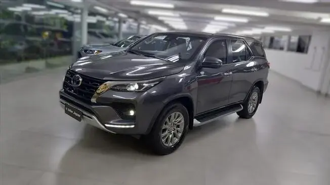 Toyota HILUX SW4 2.8 D-4D TURBO DIESEL SRX 7L 4X4 AUTOMÁTICO