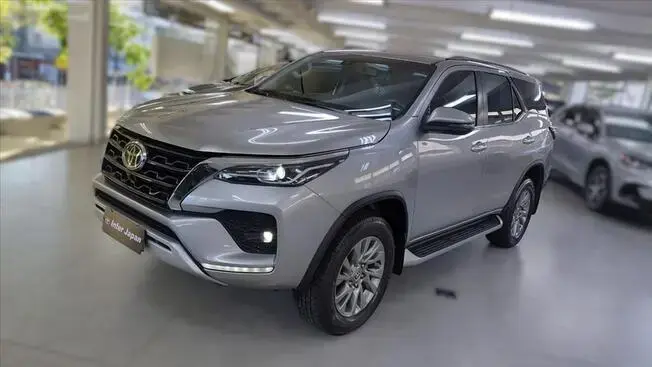 Toyota HILUX SW4 2.8 D-4D TURBO DIESEL SRX 7L 4X4 AUTOMÁTICO