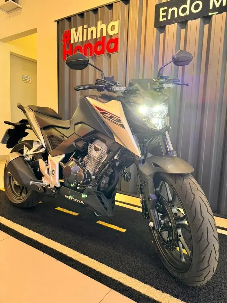 galeria CB 300F TWISTER