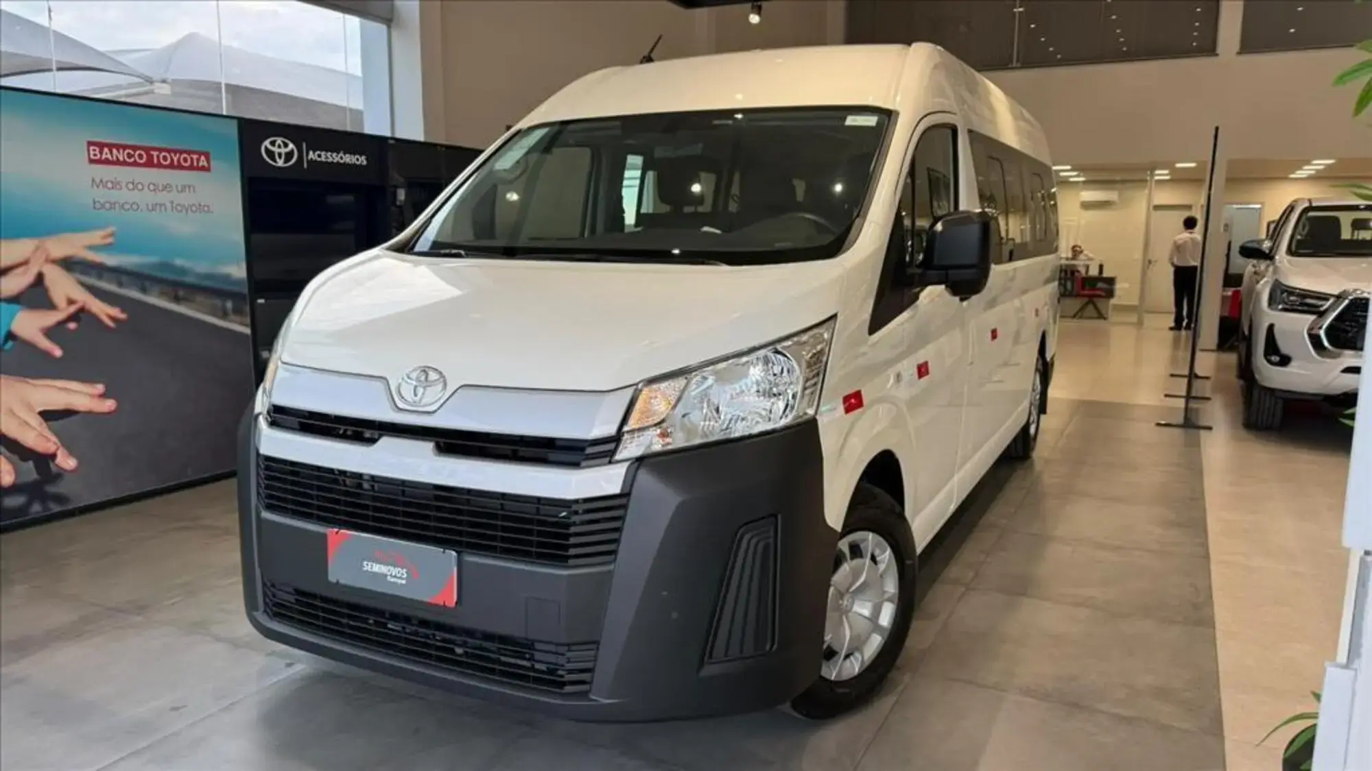 Hiace 2.8 D-4D Turbo Diesel Minibus 15+1 Dx Automático