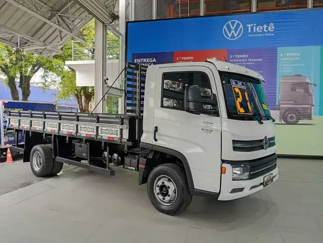 Caminhão Vw 11.180 prime completo com carroceria 5,20