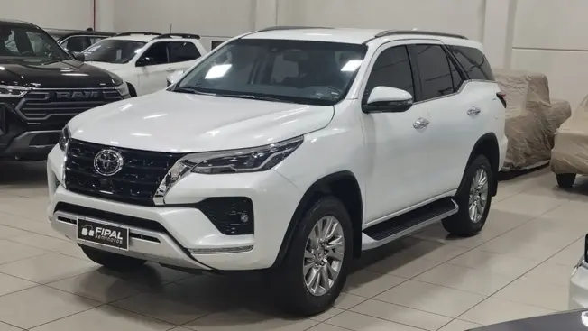 Toyota HILUX SW4 2.8 D-4D TURBO DIESEL SRX 4X4 AUTOMÁTICO