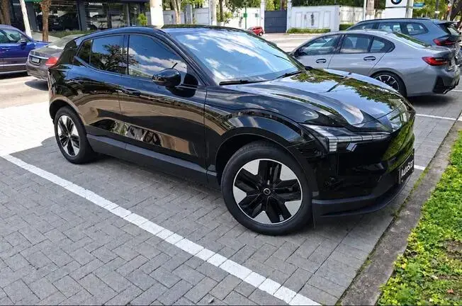 Volvo EX30 Core E60