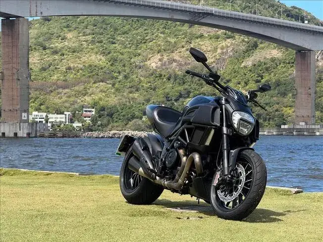 Ducati DIAVEL DARK