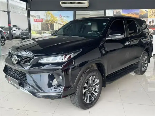 Toyota HILUX SW4 2.8 D-4D TURBO DIESEL DIAMOND 7L 4X4 AUTOMÁTICO