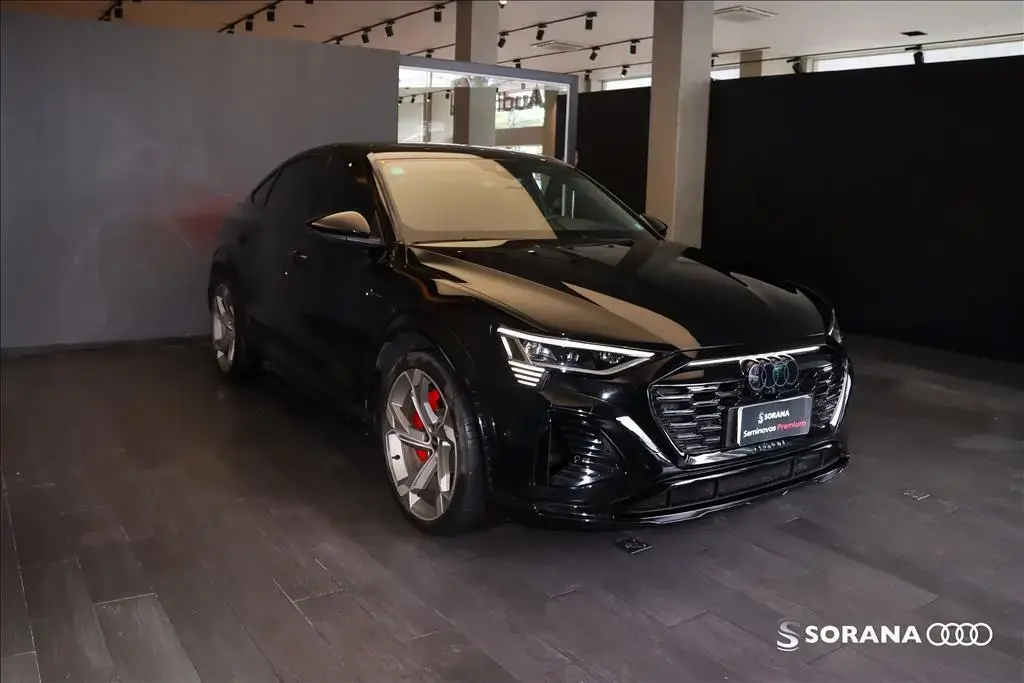 galeria SQ8 E-TRON