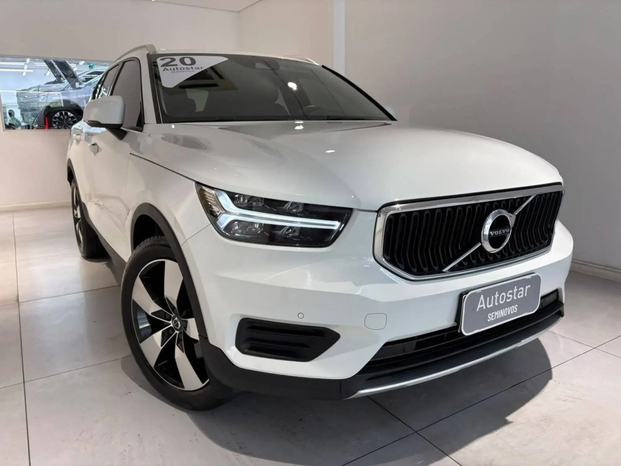 XC40 2.0 T4 Momentum FWD