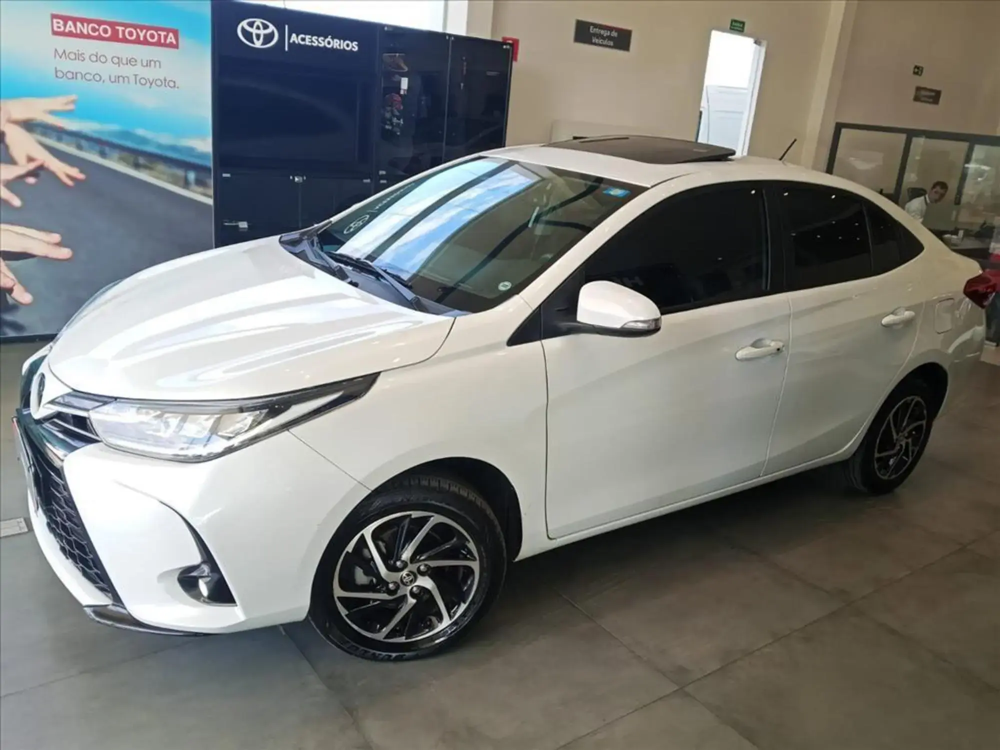 Yaris 1.5 16V Flex Sedan Xls Connect Multidrive