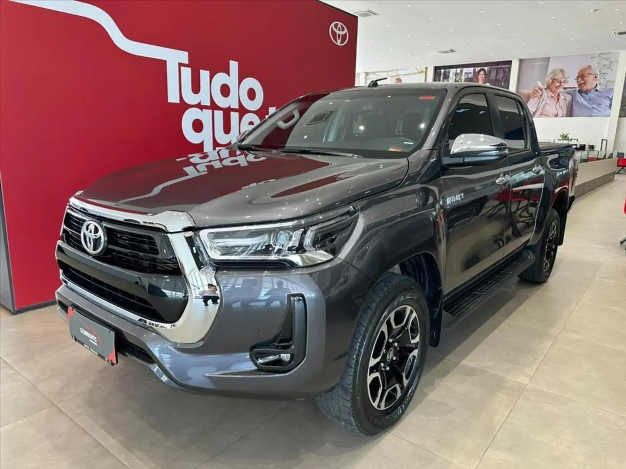 Hilux 2.8 D-4D Turbo Diesel Cd Srv 4X4 Automático