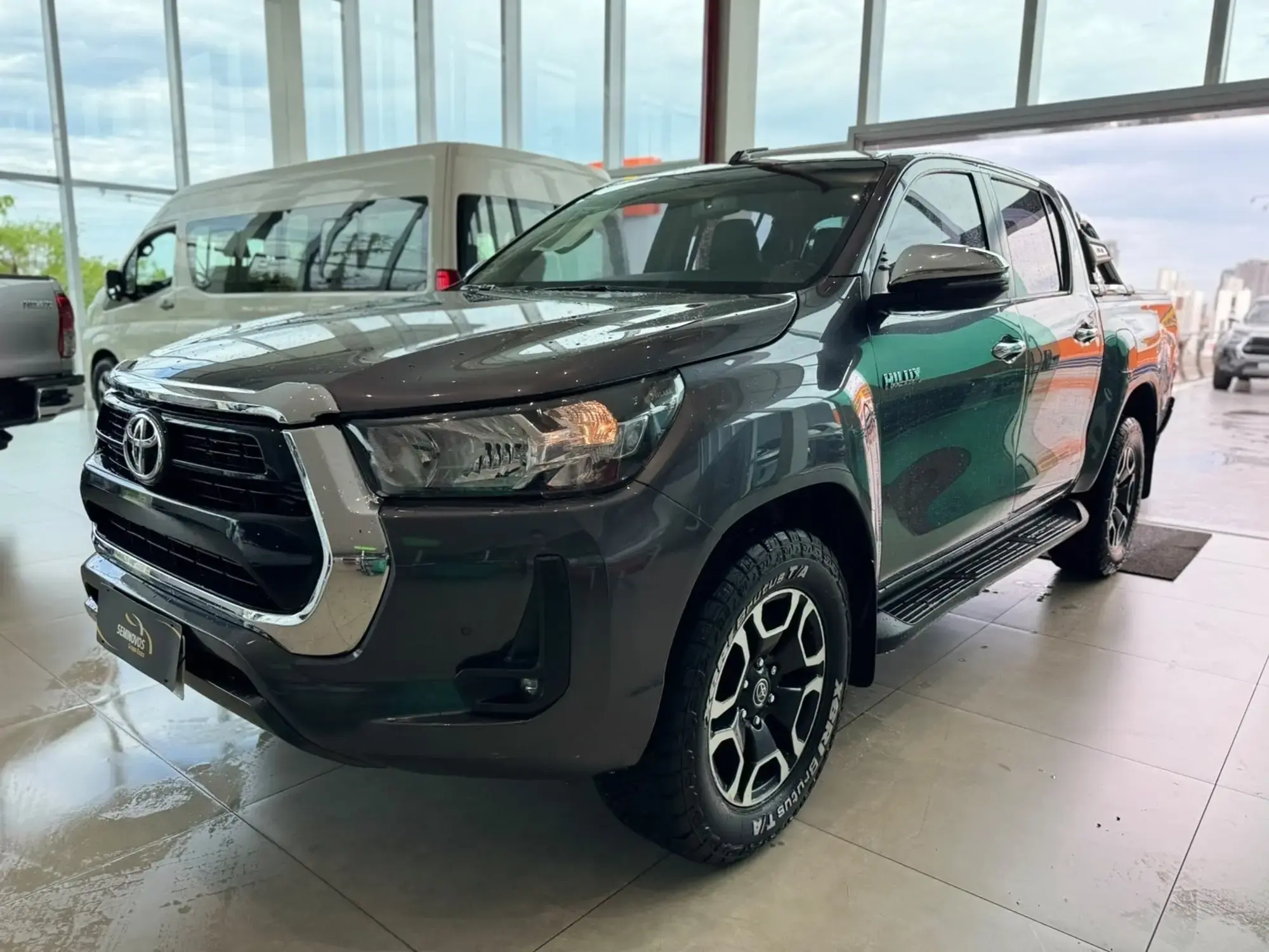 Hilux 2.8 D-4D Turbo Diesel Cd Srv 4X4 Automático 2