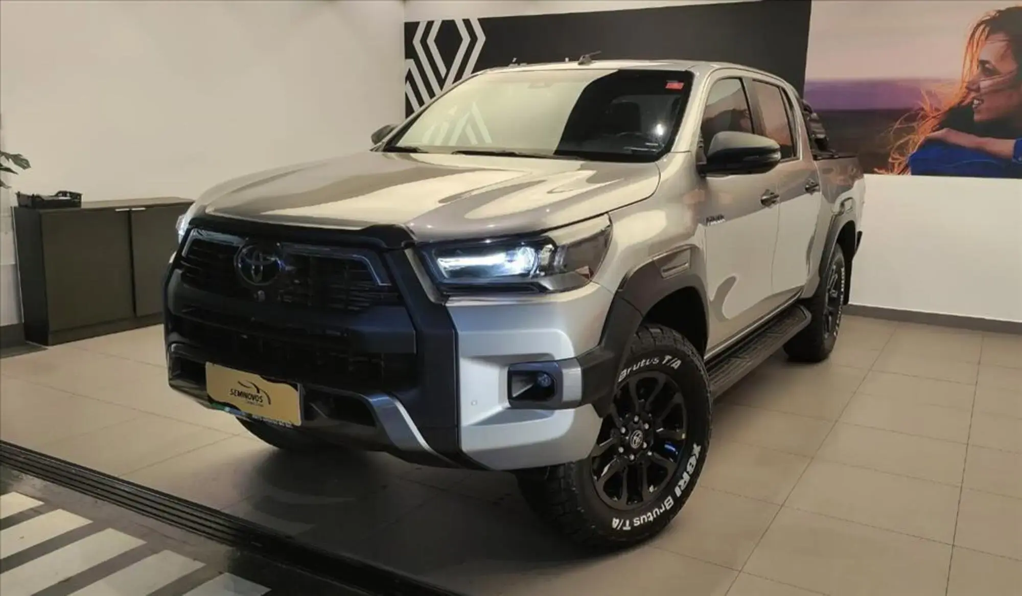 Hilux 2.8 D-4D Turbo Diesel Cd Conquest 4X4 Automático